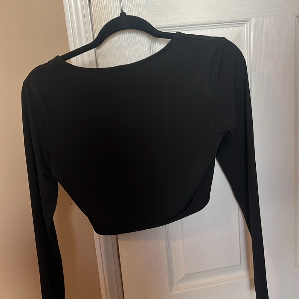 LONG SLEEVE RING CROP TOP - Picture 5 of 5